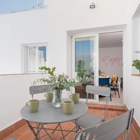 Anfitrion Triana 4 *